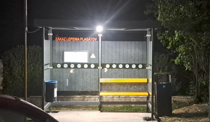 6. fotografia fotogalérie Aktuality / Nová autobusová zastávka a mobiliár pri Obecnom dome v Suchej Doline - foto