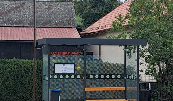 8. fotografia fotogalérie Projekty / Nová autobusová zastávka a mobiliár pri Obecnom dome v Suchej Doline - foto